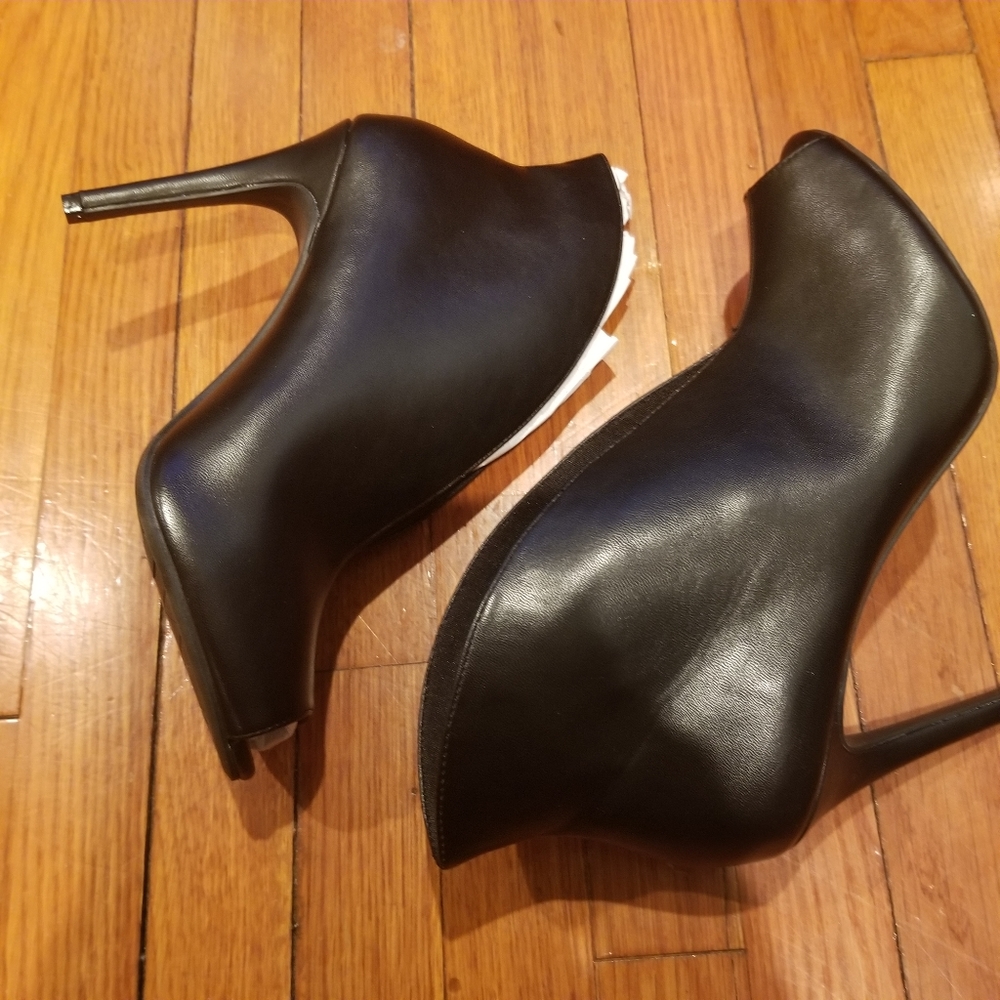 Shoes - Picture 1 of 2